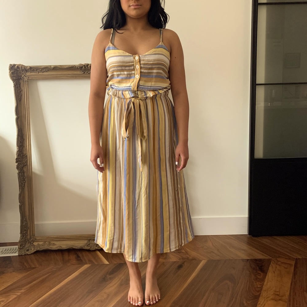 Zara, Linen striped summer dress with belt. Only worn once. Medium.